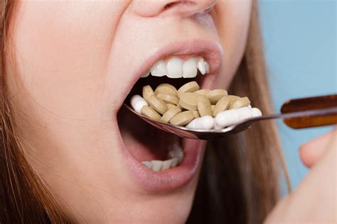 6 tipos de medicamentos que pueden causar daño a los dientes