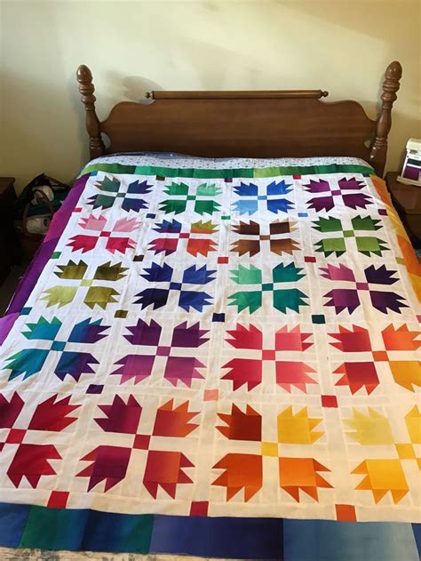 Pin By Marylou Donovan On Quilts Quilts Blanket Bed