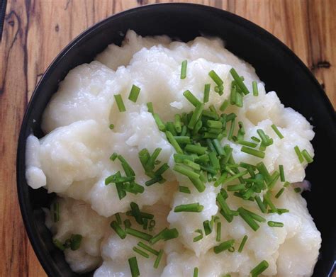 Stop being a yes person. Toum - Lebanese Garlic Sauce | Recipe | Lebanese garlic ...