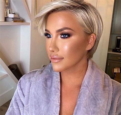 Savannah Chrisley Sparks Male Gender Comments In Sweat Drenched Car Selfie