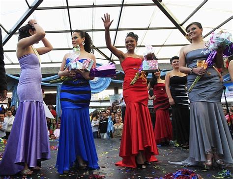 Mereka melakukan pembunuhan kepada target dengan cara yang. (15 GAMBAR) Pertandingan Ratu Cantik Penjara Wanita Di ...