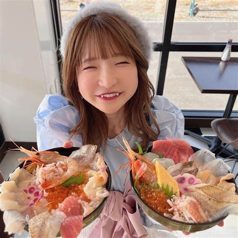 もえのあずきさんのインスタグラム写真 もえのあずきinstagram「今月も福島県相馬市へ 「浜の駅松川浦」いってきたよ💓 お魚もお酒も最高やった🤤💗 今回もえあずが食べたのは 🐟