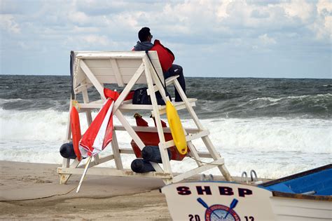 Watch Rough Surf Sends Red Flags Flying 9 13 Foot Waves Expected