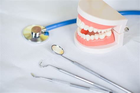 Herramientas De Dentista Con Prótesis Dentales De Bambú Instrumentos De