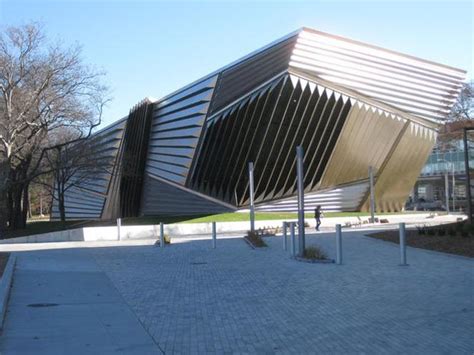 Projekt Zahy Hadid- architektura bez pionów i linii równoległych ...