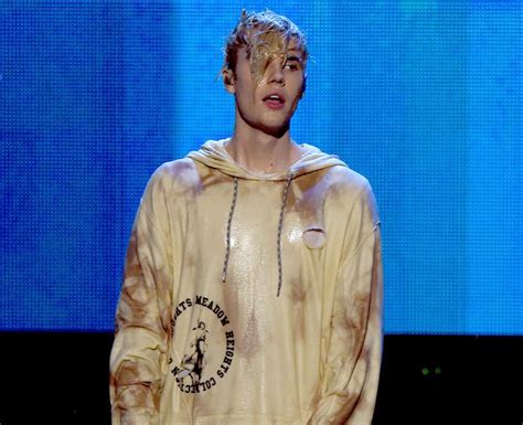 Justin Bieber Got Drenched During His Performance At The American Music