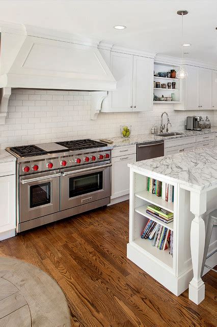 Traditional Kitchen With Canopy Hood Classique Chic Cuisine