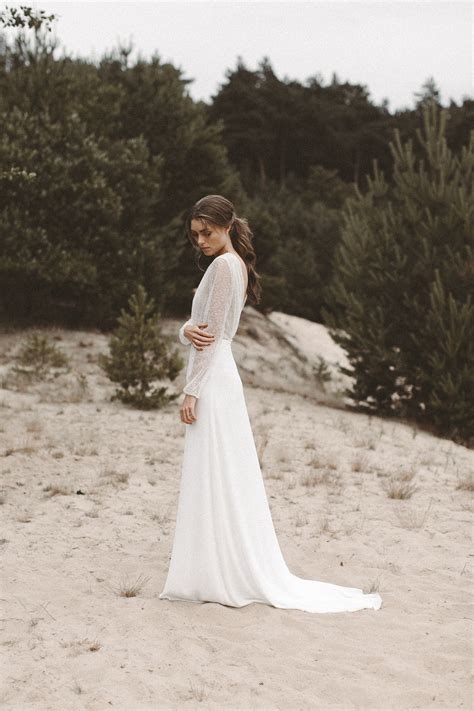 Check spelling or type a new query. Brautkleid lange Spitzenärmel Rückenausschnitt Boho ...