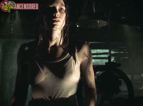 Jessica Biel Nuda In The Texas Chainsaw Massacre