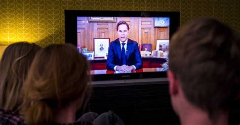 „dit is een ongelooflijk goedbedoelde, maar ook onhandige persconferentie geweest. Mark Rutte breekt record met Torentjestoespraak: 8,4 ...