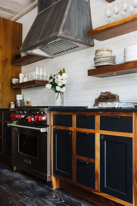 A perfect fix for small or cramped spaces, picking a dark color for the lower cabinets and a light (typically white) color for the upper ones helps a kitchen feel larger and airier. Kitchen cabinet design, Best kitchen cabinets, Kitchen remodel