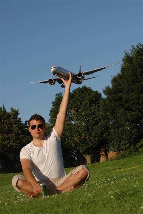 15 Of The Coolest Forced Perspective Photos Oddee