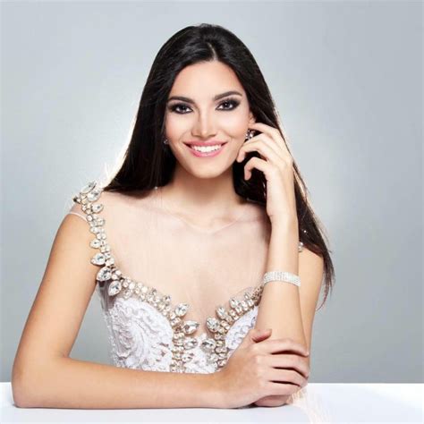 Stephanie Del Valle Se Queda Con La Corona De Miss Mundo Vakeo Urbano