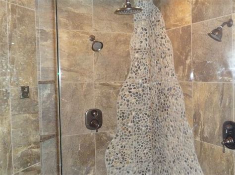 20 River Rock Tile Bathroom Ideas