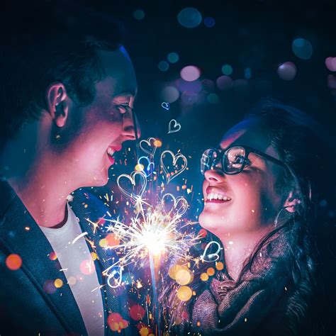 Couple Wallpaper 4k Sparklers Lovers Romantic