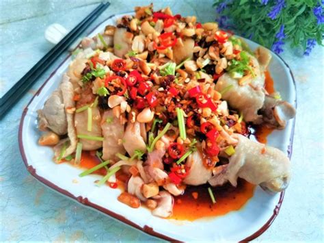 Briskly toss and stir chicken with wok utensil or wooden spoon, keeping chicken in stir in tomato, celery, green onions, water chestnuts, mushrooms, soy sauce and garlic powder. Spicy Cold Chicken Legs Chicken Drumsticks In Chili Sauce Salad Recipe