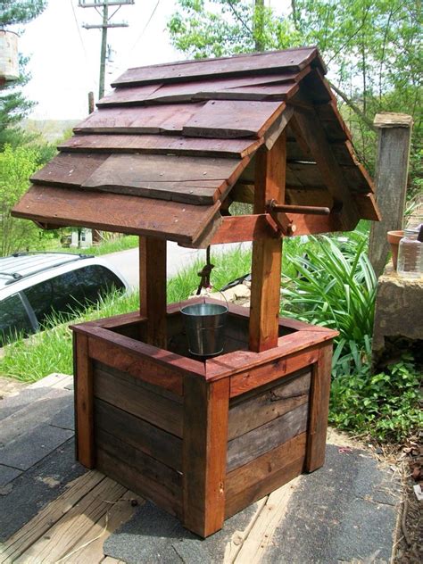 As well, some of these wishing well plans require a woodworking shop that is outfitted with a good selection of stationary power tools such as a table saw, jointer and thickness planer. A "WISHING WELL" MADE OF PALLETS | Diy wishing wells ...