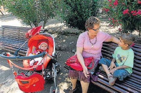 Proponen sueldo para abuelas que cuiden a los nietos Almomento Noticias información