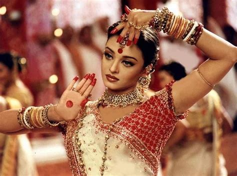 Aishwarya Rai In Traditional Indian Costumes Through Her Career From