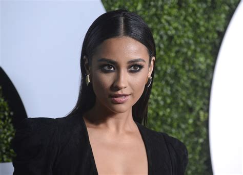 Pretty Little Liars Star Shay Mitchell Glams Up For Shorty Awards 2017 Ibtimes India