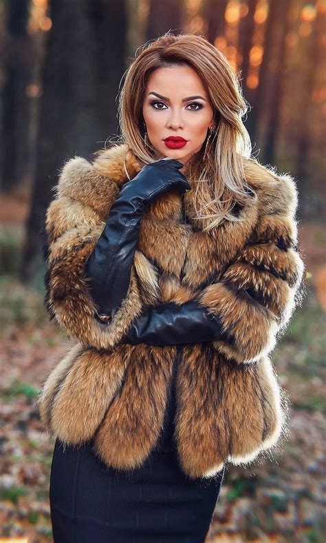Pin By Beauty By Desy On Fashion Trends Fur Fashion Fur Street Style Fabulous Furs