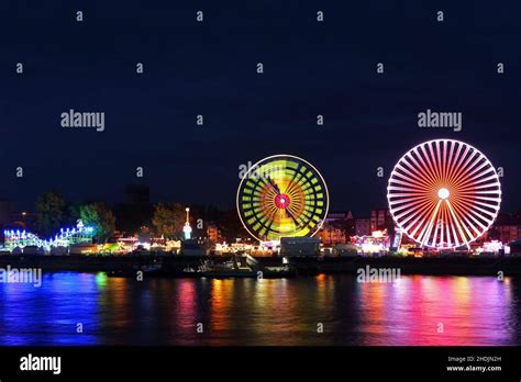 Funfair Ferris Wheel Fairgrounds Ferris Wheels Stock Photo Alamy