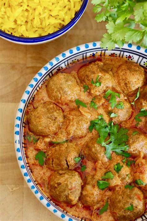 Here cottage cheese balls are stuffed with cashews and almonds. Kofta Curry - Traditional Pakistani Recipe | 196 flavors