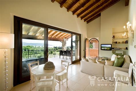 Nuove case in vendita a tremezzo sul lago di como. Apartment within Golf Club on Lake Garda