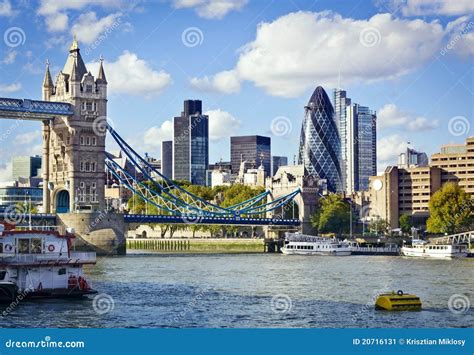 London Skyline Gesehen Vom Fluss Themse Stockbild Bild Von