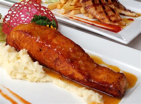 9 hotel di bandung ini memiliki layanan pesan antar paket buka puasa dengan harga dan pilihan menu yang menarik. Grandia Sky Lounge - Grandia Hotel, Cihampelas, Bandung ...