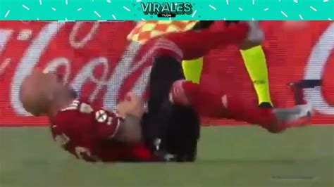 La escalofriante lesión del jugador argentino Javier Pinola TUDN Fútbol TUDN