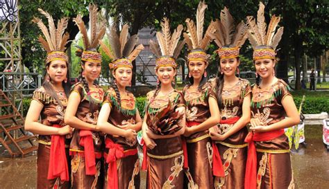5 Suku Mayoritas Di Indonesia Dan Keragaman Budayanya Riset