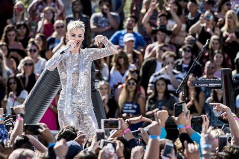 Katy Perry Suffers Rookie Wardrobe Malfunction Ok Magazine