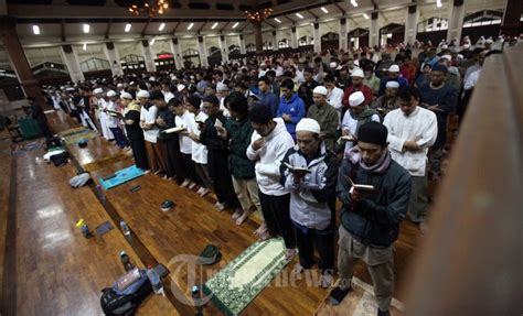 Itikaf Di Masjid Habiburrahman Bandung Sampai Mendirikan Tenda Foto 1