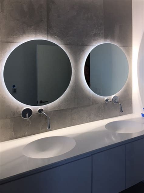Bathroom Mirror With Lights Behind It