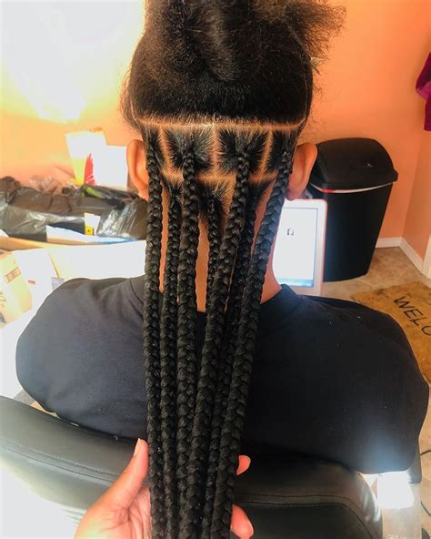 This is pure game changer ,classy trendy ,simple and fashionable. Indys Finest ️ on Instagram: "Knotless Large #stitchbraids ...