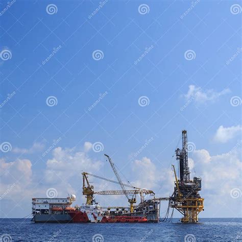Tender Drilling Oil Rig Barge Oil Rig Stock Image Image Of