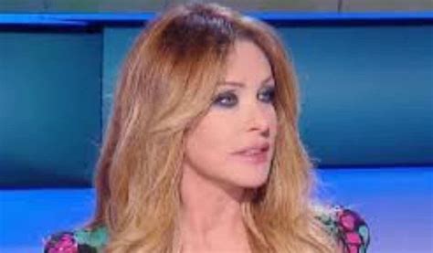 In occasione dei suoi 90 anni ho voluto donare all'ex sindaco antonio eboli una antica fascia tricolore. Paola Ferrari è rifatta, questa è la verità sulla giornalista