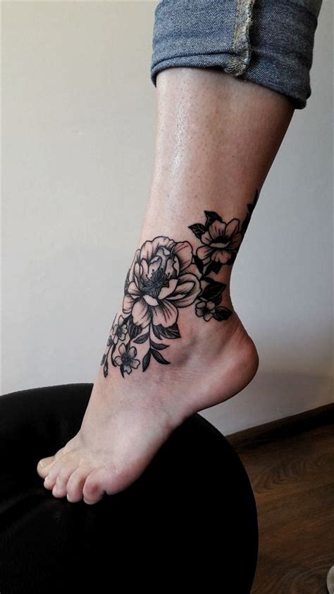 Gorgeous And Stunning Ankle Floral Tattoo Ideas For Your Inspiration Ankle Tattoos Ideas