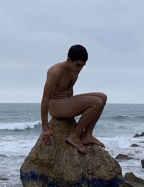 Omar Ayuso Publica Una Foto En Instagram Con Un Hombre Desnudo