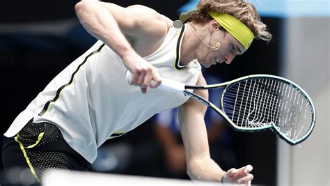 Das große ziel bleibt, endlich alexander zverev fand am dienstag in der night session in novak djokovic seinen meister. Zverev remonta su ira y a Giron para seguir en Australia