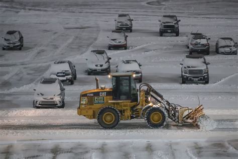 Foot Of Snow Blankets Parts Of Midwest Disrupts Travelfoot Of Snow