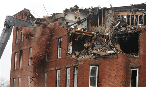 Demolition Of Burned Out Hartford Building Draws A Crowd Courant