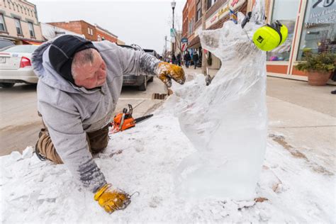 Ice Carvers Make Art Out Of Ice In Sturgeon Bay Door