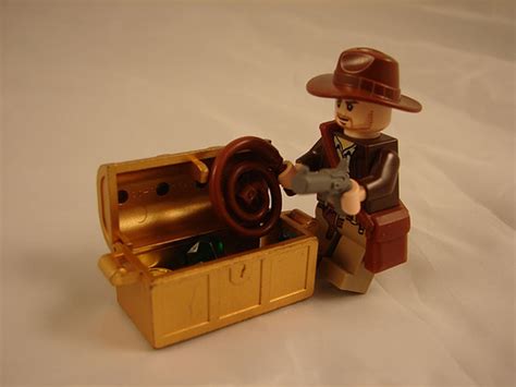 lego indiana jones set 7622 race for the stolen treasure photos the brothers brick the