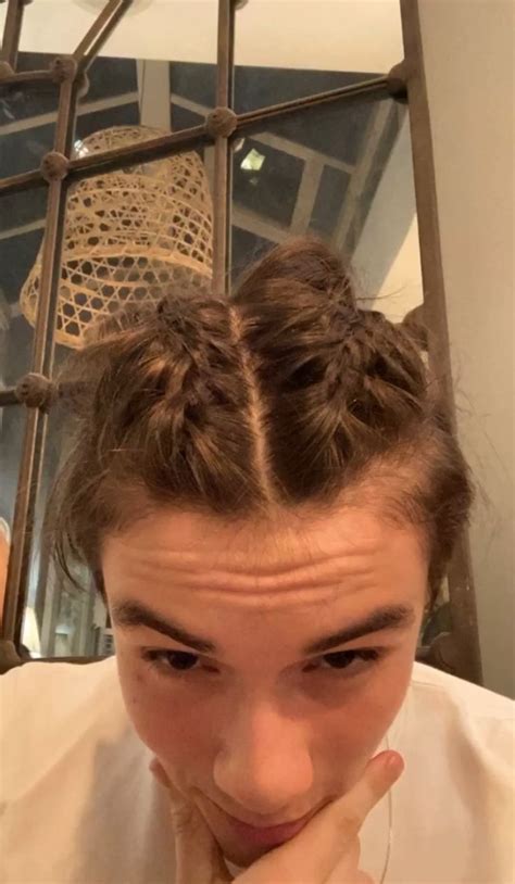Ask for some short, medium, and long layers throughout the length or your hair. Pin by 🧿𝙈𝙞𝙙𝙣𝙞𝙜𝙝𝙩 𝙁𝙖𝙞𝙧𝙮𝙮🧿 on Text | Louis, Partridge, Celebs