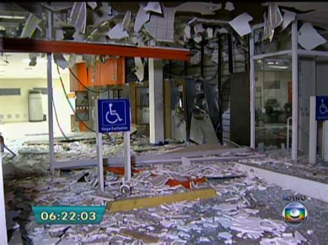 bandidos explodem caixas eletrônicos de agencia bancária em santo andré no abc bom dia sp g1