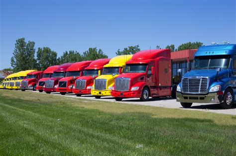 Your Guide To Repairing And Maintaining Your Trucking Business Fleet