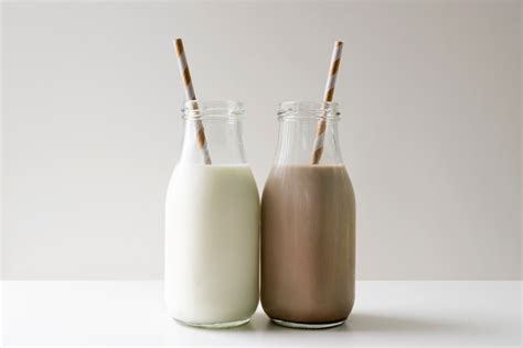 Easy Chocolate Milk Vs White Milk Which Is Best
