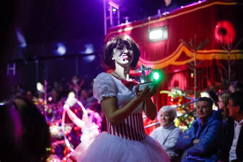 Fantastische Premiere Des Weihnachtscircus